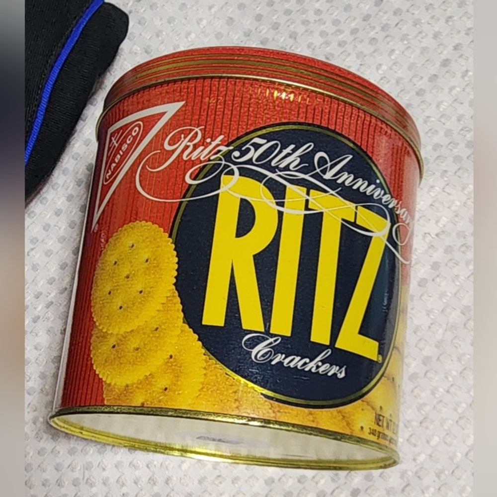 VINTAGE RITZ EUC 1984 ROUND TIN CAN STORAGE KEEPER
